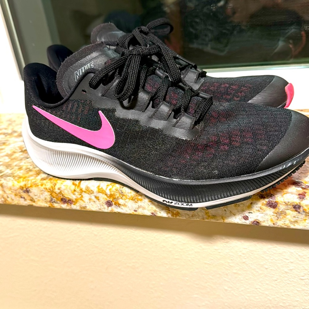Nike Zoom Pegasus 37 size 6Y